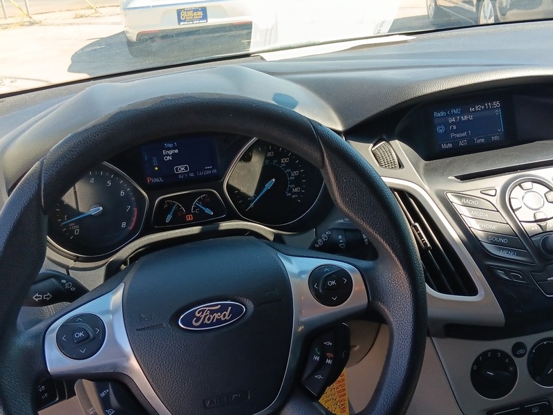 Ford Focus Vehicle Full-screen Gallery Image 15
