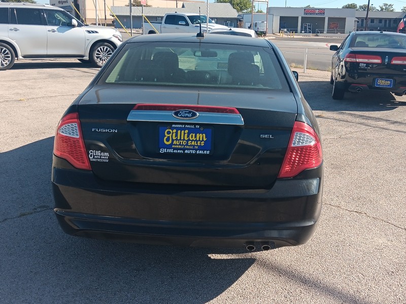 Ford Fusion Vehicle Full-screen Gallery Image 4