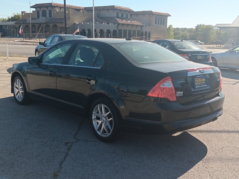 Ford Fusion Vehicle Full-screen Gallery Image 6