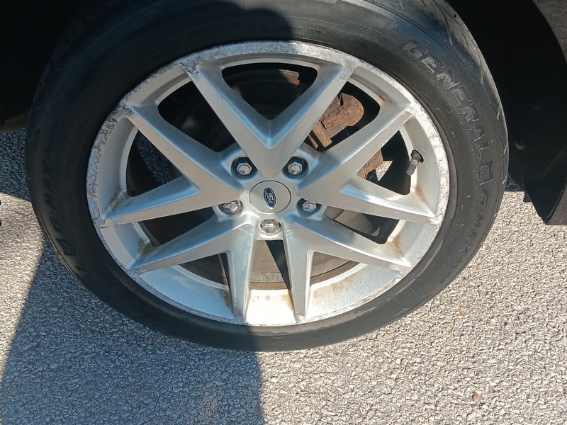 Ford Fusion Vehicle Full-screen Gallery Image 7