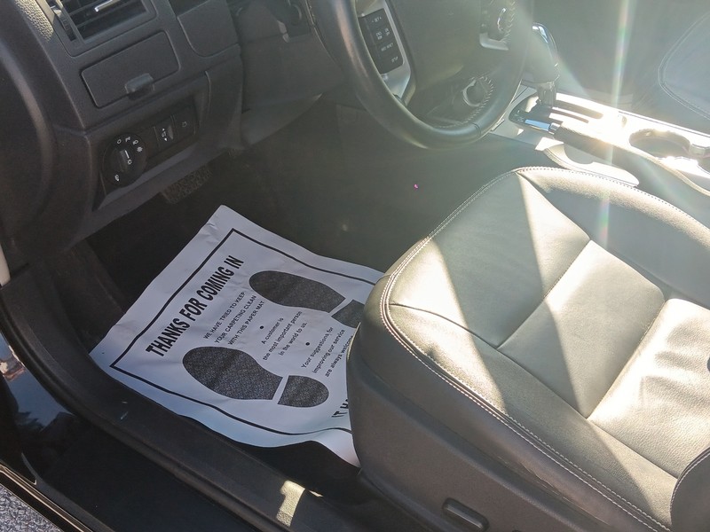 Ford Fusion Vehicle Full-screen Gallery Image 11