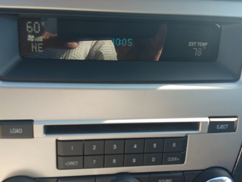 Ford Fusion Vehicle Full-screen Gallery Image 15