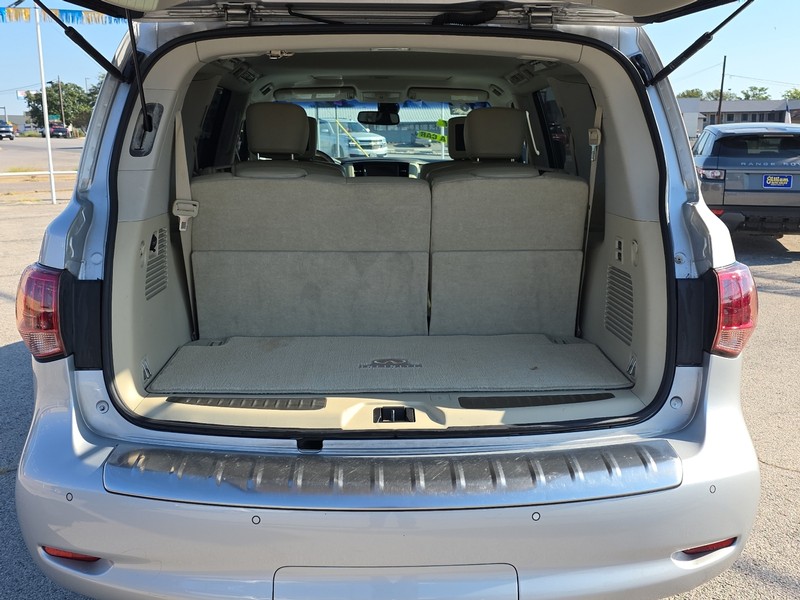 INFINITI QX80 Vehicle Full-screen Gallery Image 5