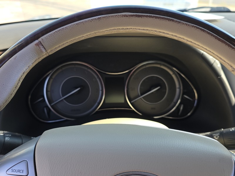 INFINITI QX80 Vehicle Full-screen Gallery Image 15