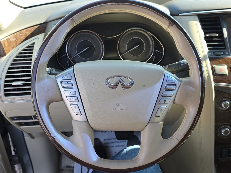 INFINITI QX80 Vehicle Full-screen Gallery Image 16