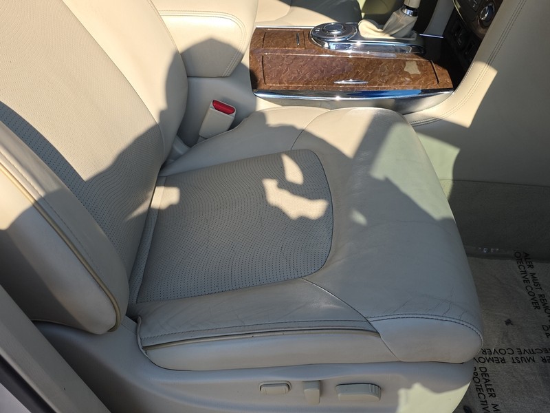 INFINITI QX80 Vehicle Full-screen Gallery Image 19