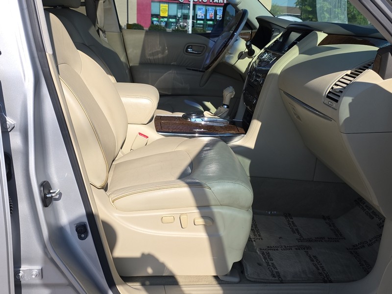 INFINITI QX80 Vehicle Full-screen Gallery Image 20