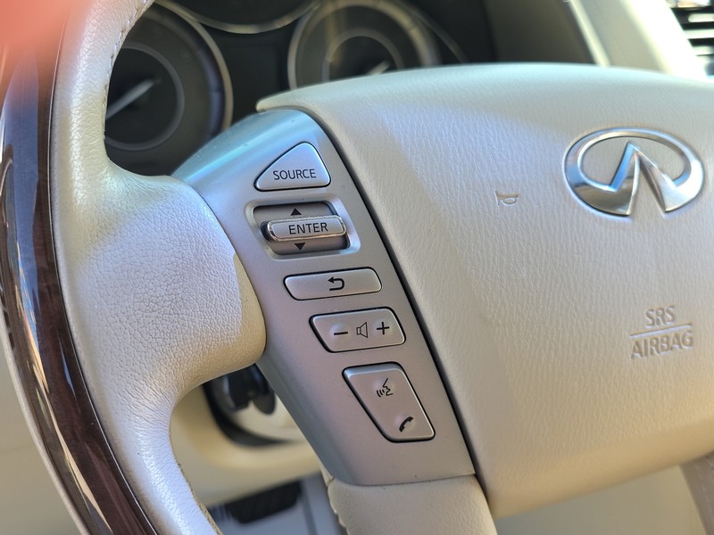 INFINITI QX80 Vehicle Full-screen Gallery Image 26