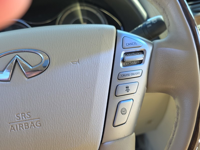 INFINITI QX80 Vehicle Full-screen Gallery Image 27