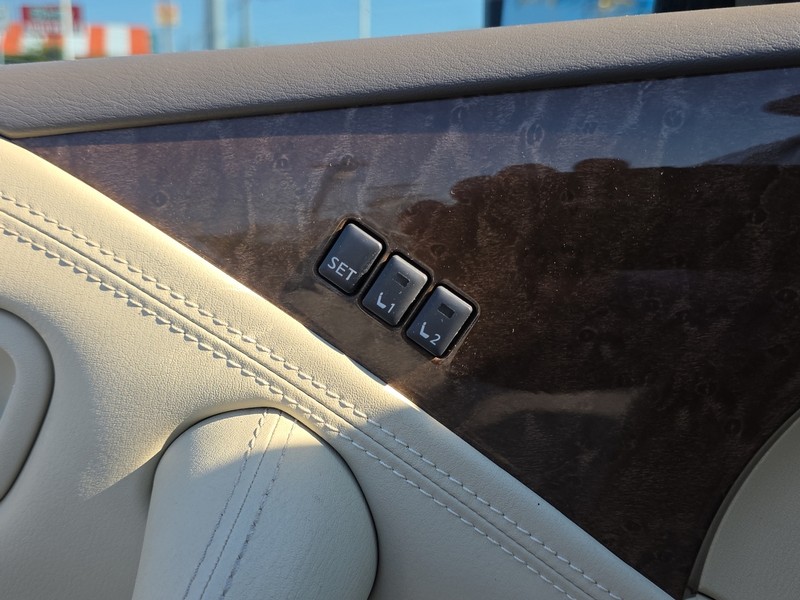 INFINITI QX80 Vehicle Full-screen Gallery Image 29