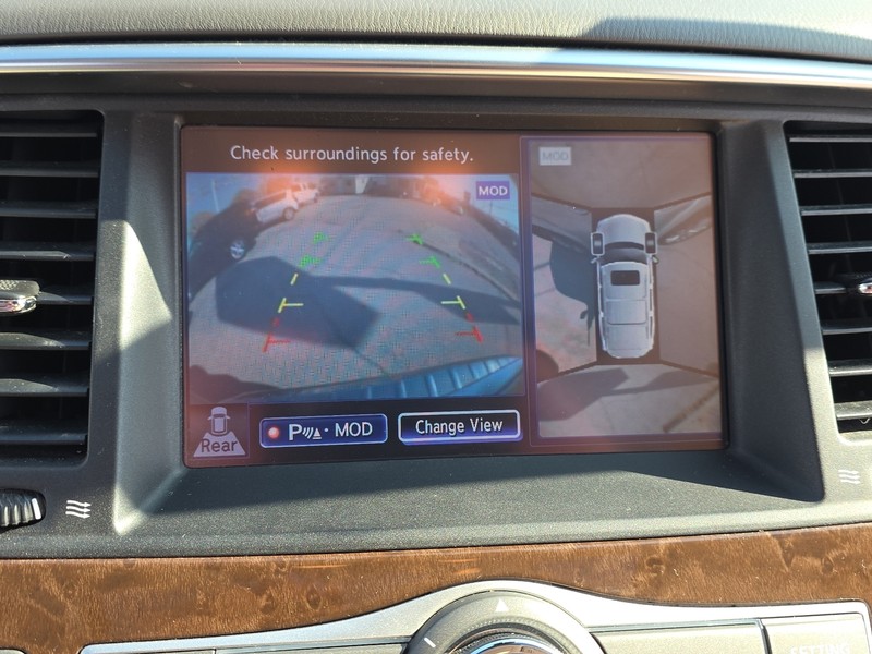 INFINITI QX80 Vehicle Full-screen Gallery Image 31