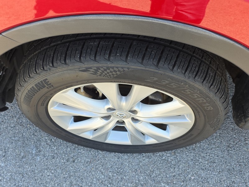 Toyota RAV4 Vehicle Full-screen Gallery Image 07