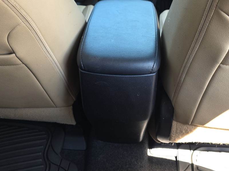 Toyota RAV4 Vehicle Full-screen Gallery Image 11