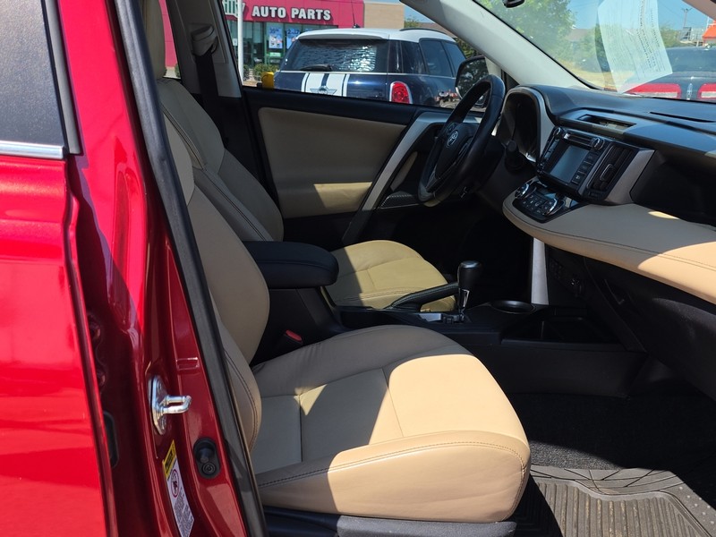 Toyota RAV4 Vehicle Full-screen Gallery Image 18