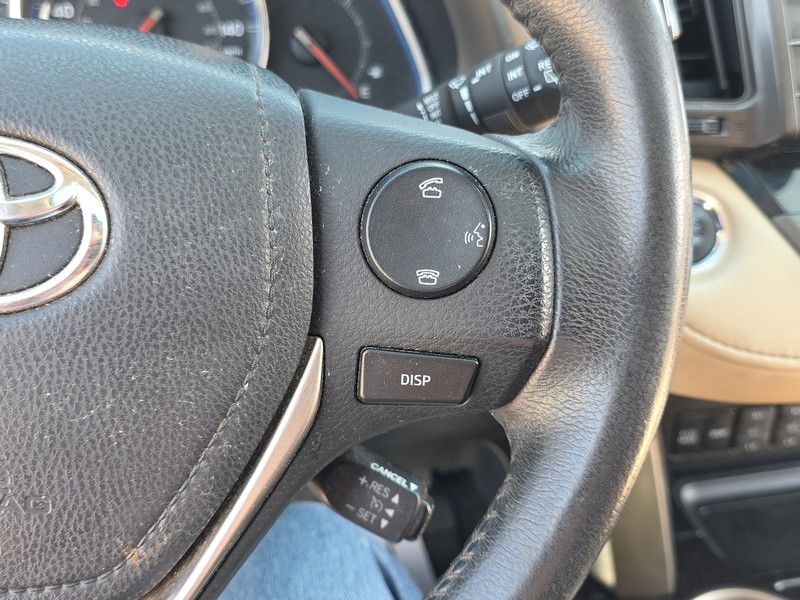 Toyota RAV4 Vehicle Full-screen Gallery Image 24