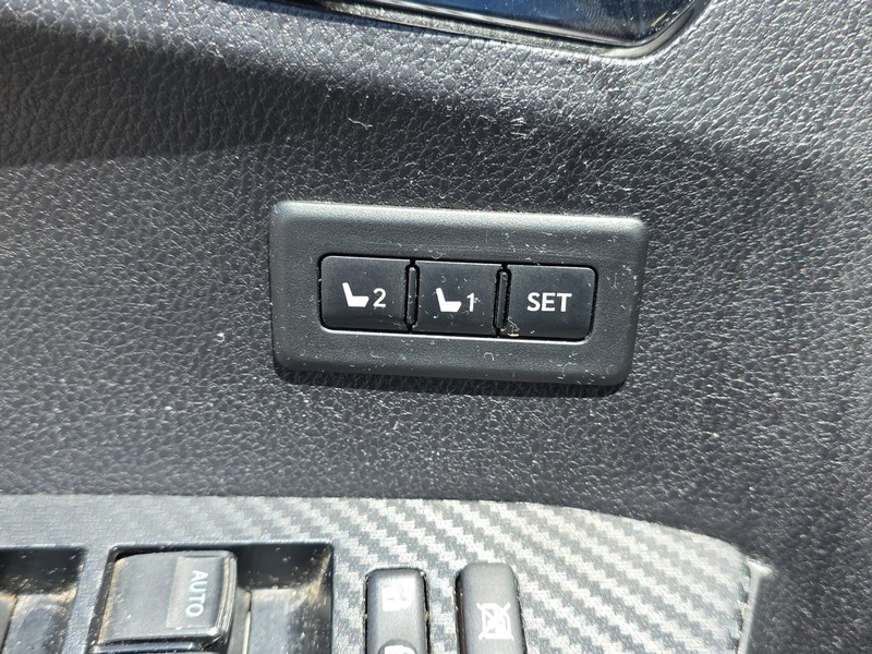 Toyota RAV4 Vehicle Full-screen Gallery Image 26