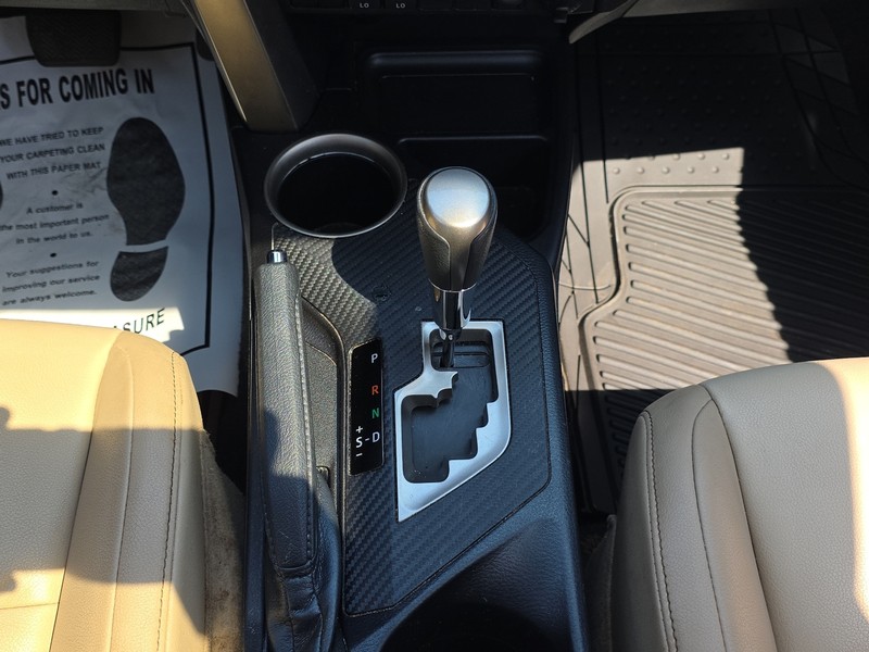 Toyota RAV4 Vehicle Full-screen Gallery Image 30