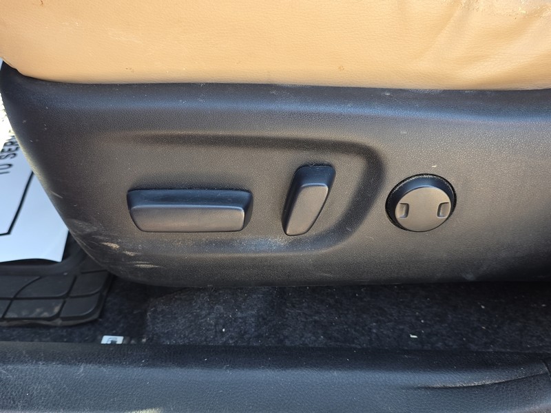 Toyota RAV4 Vehicle Full-screen Gallery Image 34