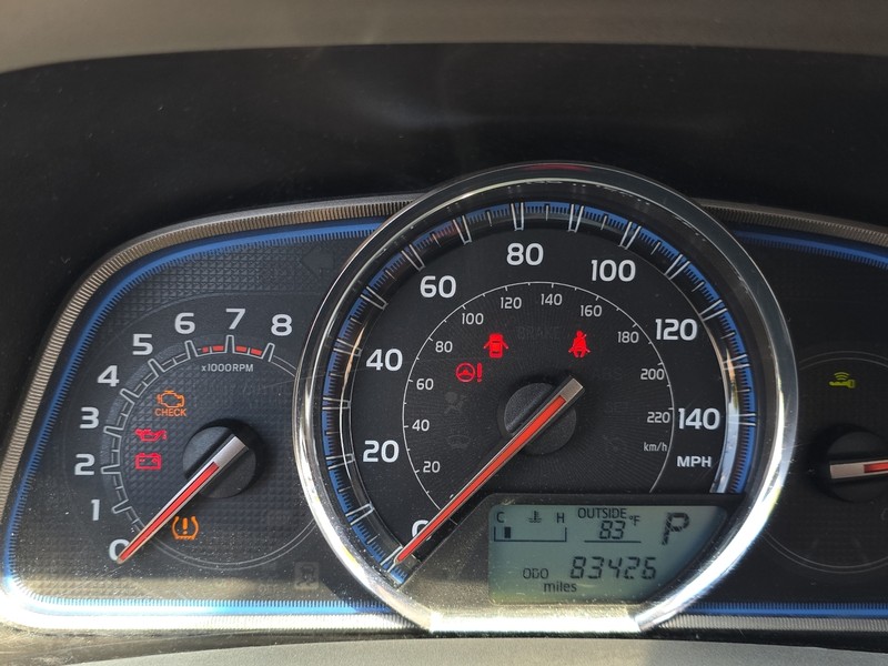 Toyota RAV4 Vehicle Full-screen Gallery Image 39