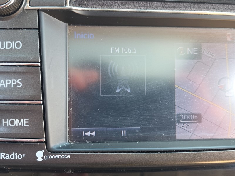 Toyota RAV4 Vehicle Full-screen Gallery Image 41