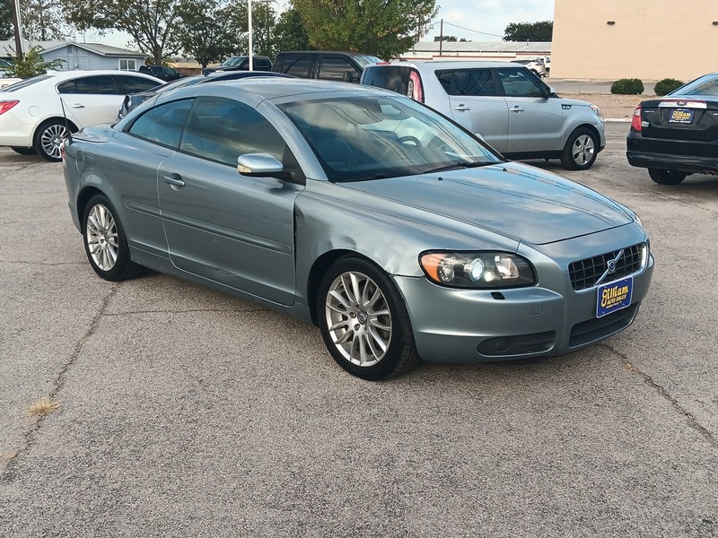 Volvo C70 Vehicle Full-screen Gallery Image 01