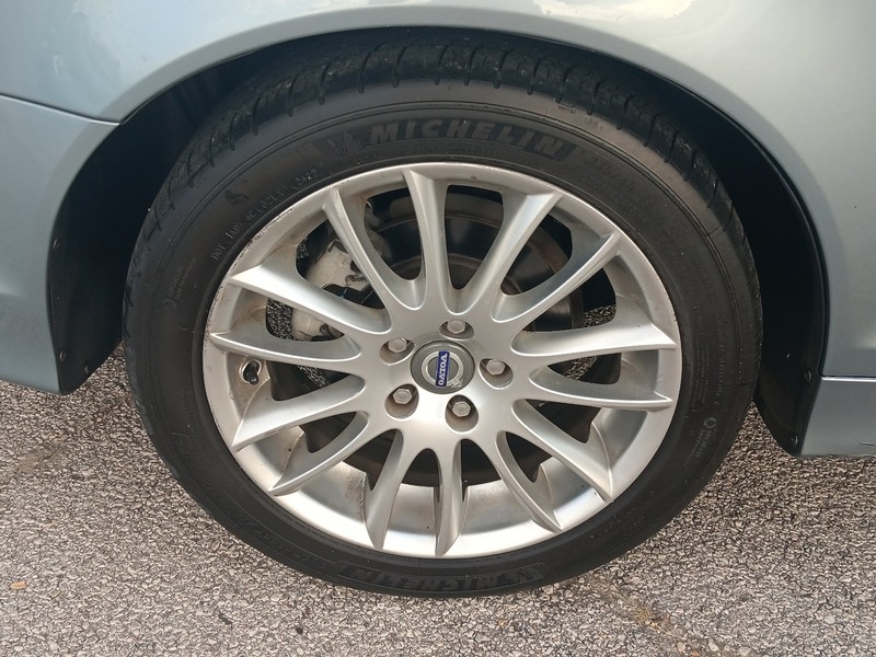 Volvo C70 Vehicle Full-screen Gallery Image 11