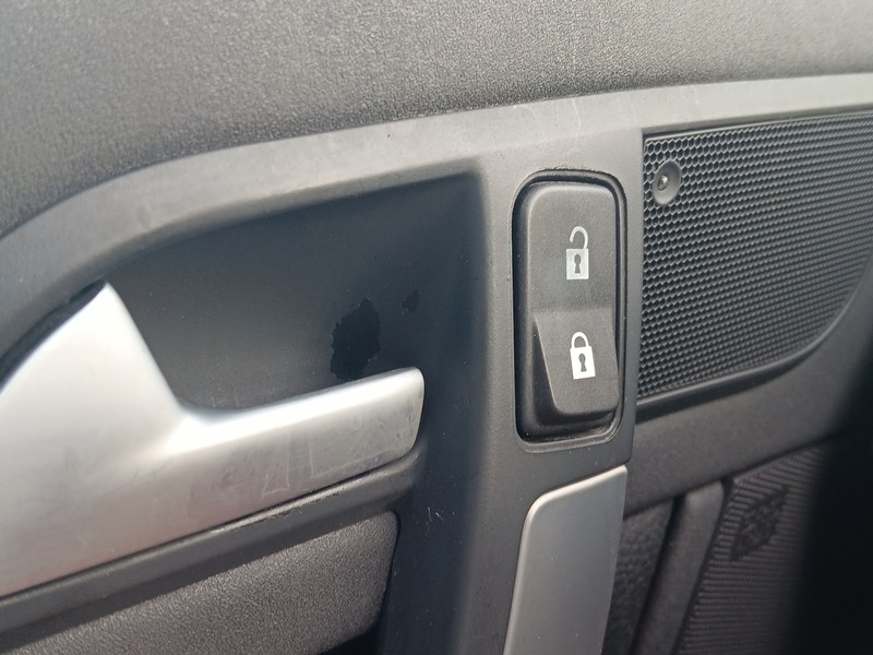 Volvo C70 Vehicle Full-screen Gallery Image 17