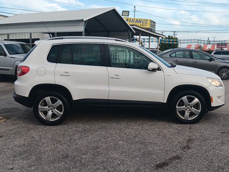 Volkswagen Tiguan Vehicle Full-screen Gallery Image 02