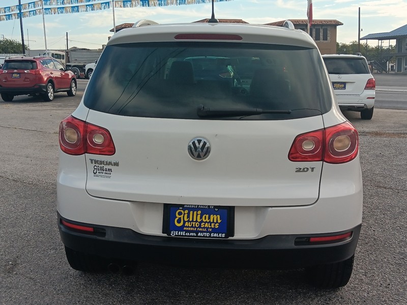 Volkswagen Tiguan Vehicle Full-screen Gallery Image 04