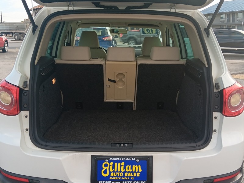 Volkswagen Tiguan Vehicle Full-screen Gallery Image 05