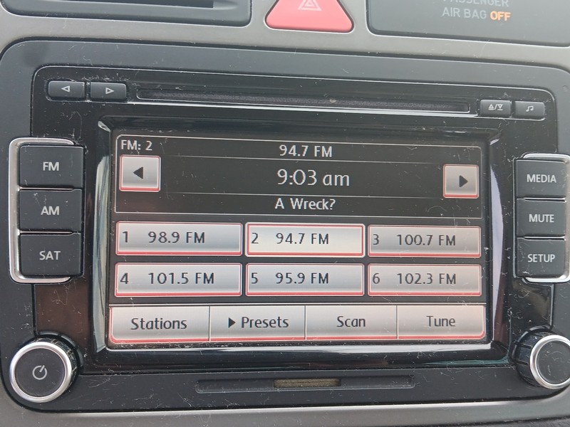 Volkswagen Tiguan Vehicle Full-screen Gallery Image 13