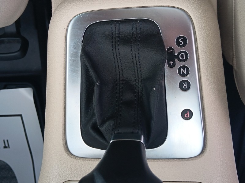 Volkswagen Tiguan Vehicle Full-screen Gallery Image 14