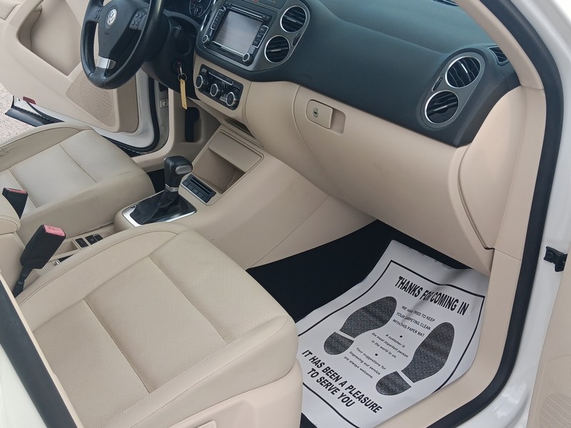 Volkswagen Tiguan Vehicle Full-screen Gallery Image 16