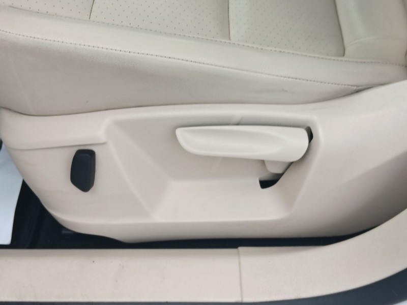 Volkswagen Tiguan Vehicle Full-screen Gallery Image 17