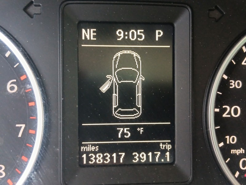 Volkswagen Tiguan Vehicle Full-screen Gallery Image 21