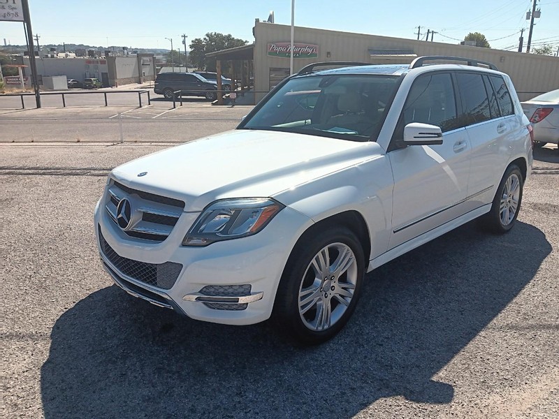 Mercedes-Benz GLK-Class Vehicle Full-screen Gallery Image 03