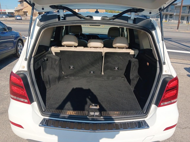 Mercedes-Benz GLK-Class Vehicle Full-screen Gallery Image 09