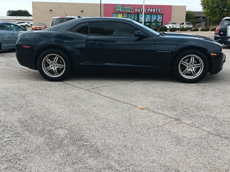 Chevrolet Camaro Vehicle Full-screen Gallery Image 02