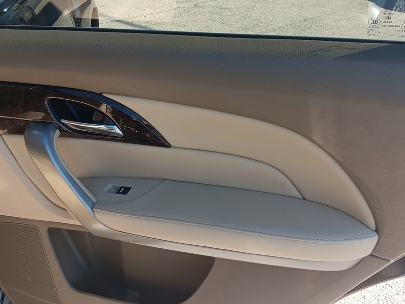 Acura MDX Vehicle Full-screen Gallery Image 11