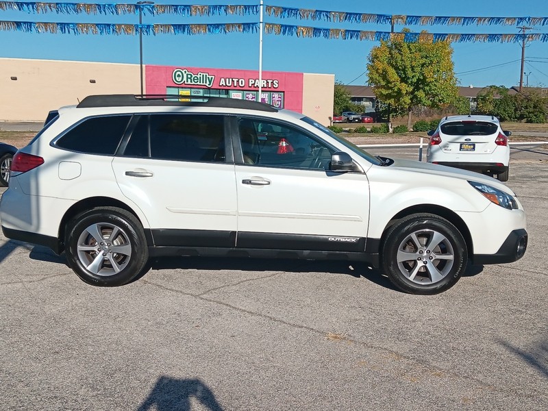 Subaru Outback Vehicle Full-screen Gallery Image 02