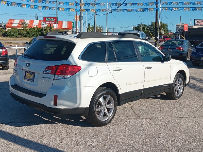 Subaru Outback Vehicle Full-screen Gallery Image 03