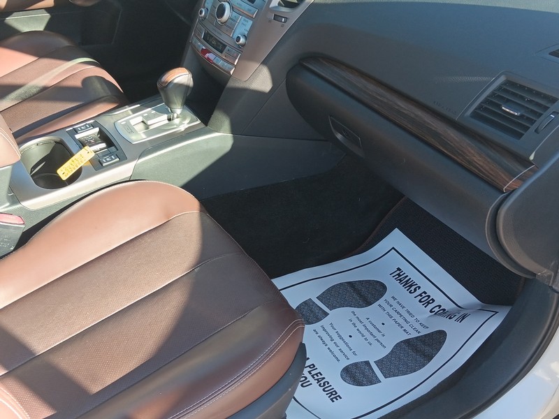 Subaru Outback Vehicle Full-screen Gallery Image 10