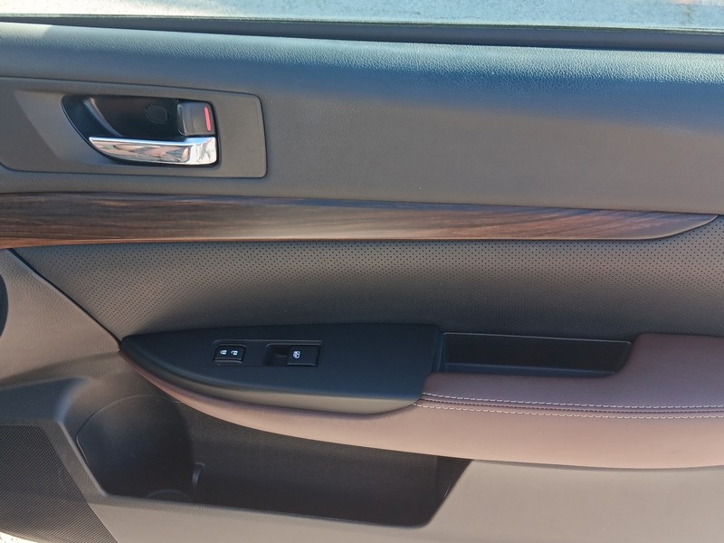 Subaru Outback Vehicle Full-screen Gallery Image 11