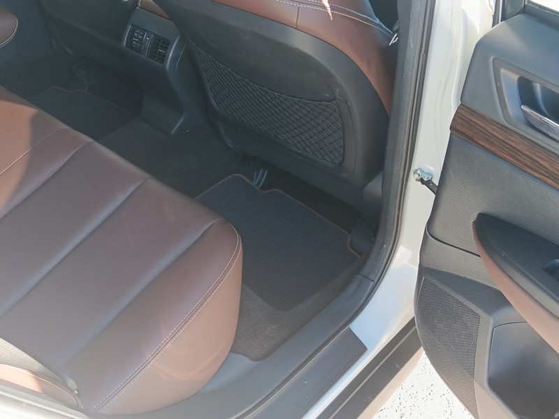 Subaru Outback Vehicle Full-screen Gallery Image 12