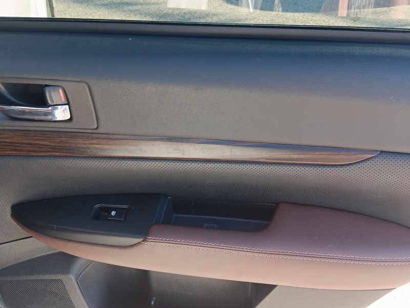 Subaru Outback Vehicle Full-screen Gallery Image 13