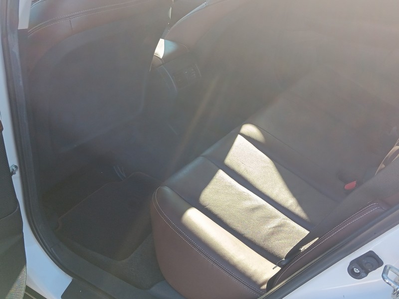 Subaru Outback Vehicle Full-screen Gallery Image 14