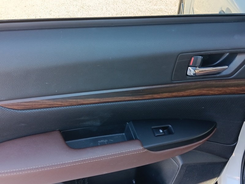 Subaru Outback Vehicle Full-screen Gallery Image 15