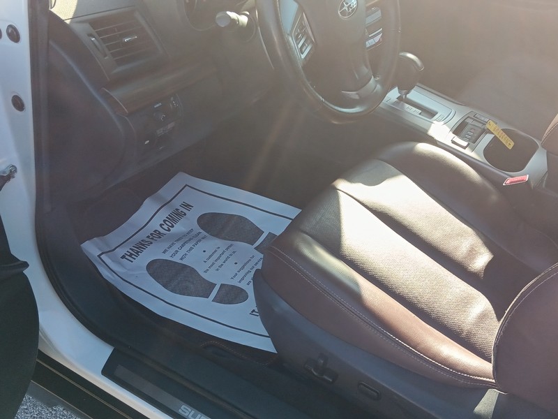 Subaru Outback Vehicle Full-screen Gallery Image 16