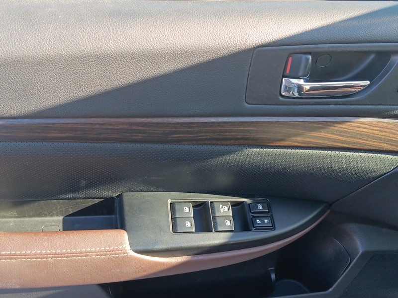 Subaru Outback Vehicle Full-screen Gallery Image 17