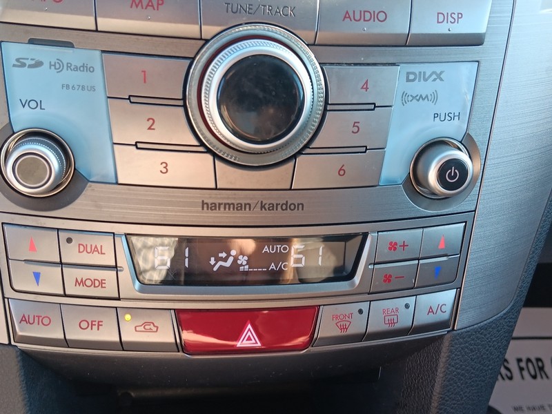 Subaru Outback Vehicle Full-screen Gallery Image 22